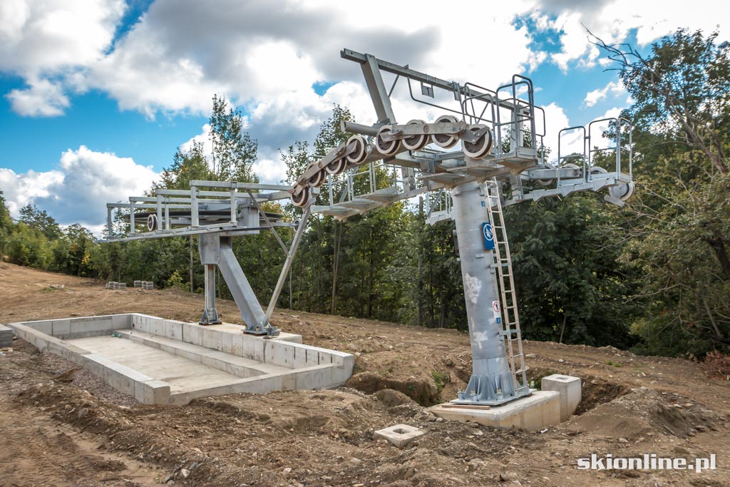 Galeria: Ski Arena Zieleniec - budowa czerwonej kanapy