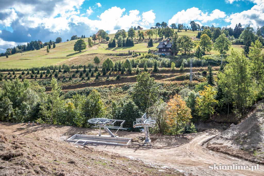 Galeria: Ski Arena Zieleniec - budowa czerwonej kanapy