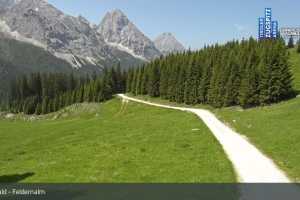 Kamera Ehrwald Ehrwalder Almbahn - Tiroler Zugspitz Are Feldernalm (LIVE Stream)