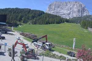 Kamera Piz Sella i Sassolungo  widok z hotelu Plan de Gralba