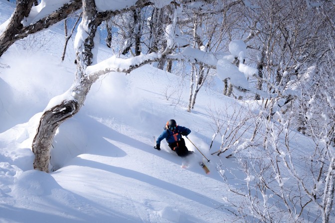 Helly Hansen łączy doświadczenie narciarskich profesjonalistów z kolekcją ULLR Freeride Helly Hansen łączy doświadczenie narciarskich profesjonalistów z kolekcją ULLR Freeride