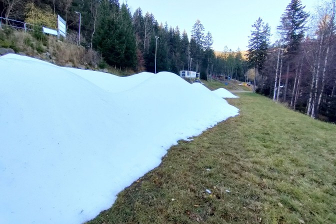 Na stokach w Karkonoszach pojawił się pierwszy śnieg Na stokach w Karkonoszach pojawił się pierwszy śnieg