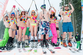 Bikini Skiing 2015 ze świetnymi warunkami narciarskimi