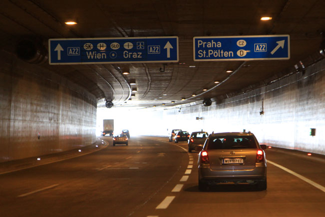 Wyjazd z tunelu na autostradę A22 fot.skionline.pl Wyjazd z tunelu na autostradę A22 fot.skionline.pl