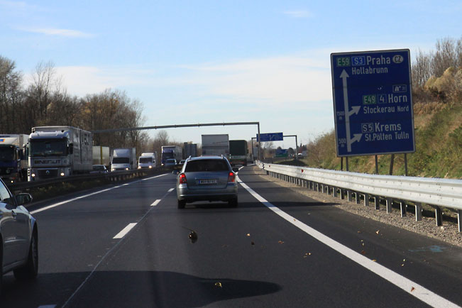 Zjazd z A22 w kierunku na Krems fot.skionline.pl Zjazd z A22 w kierunku na Krems fot.skionline.pl